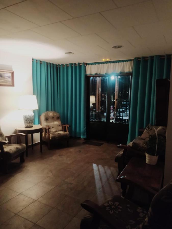 Hostal El Hayedo Cantalojas Buitenkant foto