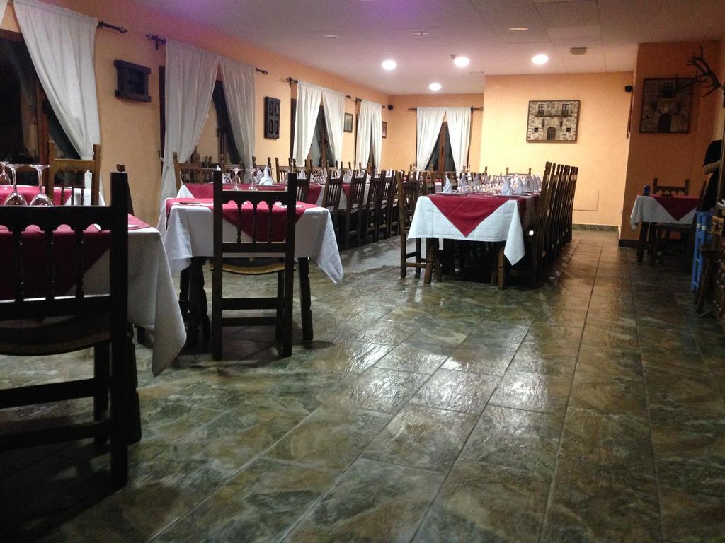 Hostal El Hayedo Cantalojas Buitenkant foto