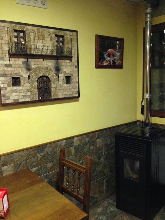 Hostal El Hayedo Cantalojas Buitenkant foto