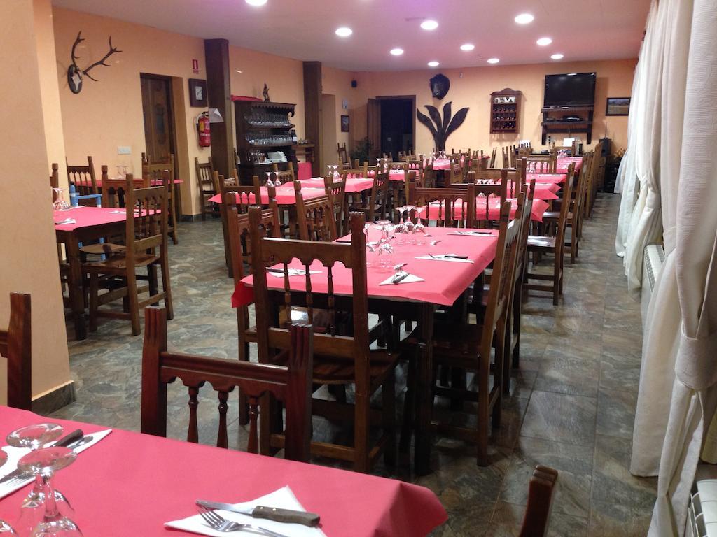 Hostal El Hayedo Cantalojas Buitenkant foto
